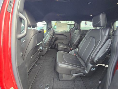 New 2026 Chrysler Pacifica Select image 17