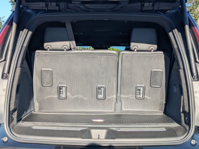 Used 2023 Cadillac Escalade Luxury AWD/4WD image 13