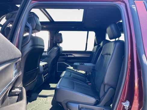 Used 2023 Jeep Wagoneer Series II AWD/4WD image 25