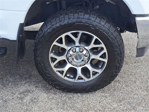 Used 2019 Ford F250 XLT w/ XLT Premium Package image 4