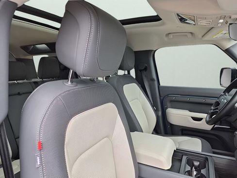 Used 2024 Land Rover Defender 110 X-Dynamic SE image 15