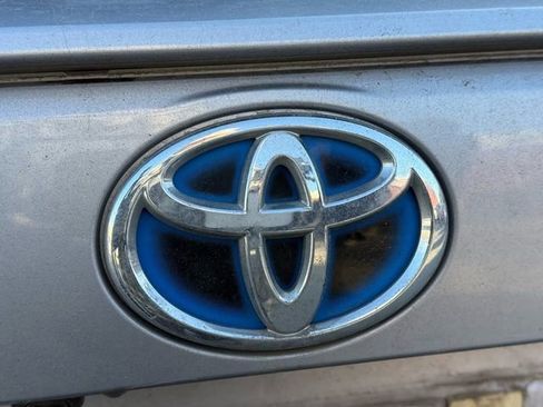 Certified 2019 Toyota RAV4 LE image 9