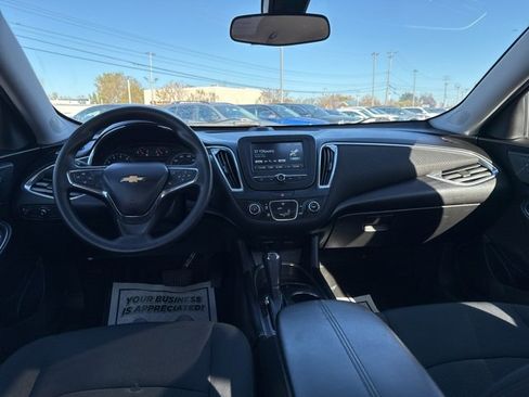 Used 2017 Chevrolet Malibu LT image 38