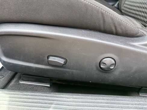 Used 2023 Dodge Challenger SXT image 9