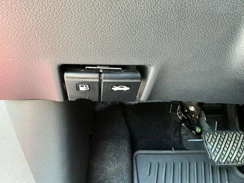 Used 2017 Nissan Sentra SV w/ Driver's Assist Package FWD image 14