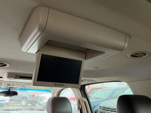 Used 2012 Cadillac Escalade ESV Luxury image 3