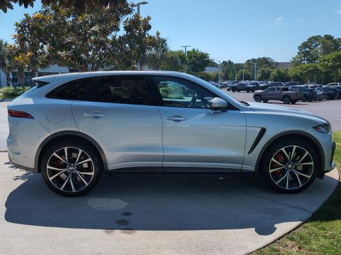 Used 2022 Jaguar F-PACE SVR AWD/4WD image 11
