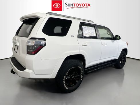 Used 2016 Toyota 4Runner SR5 Premium AWD/4WD image 4