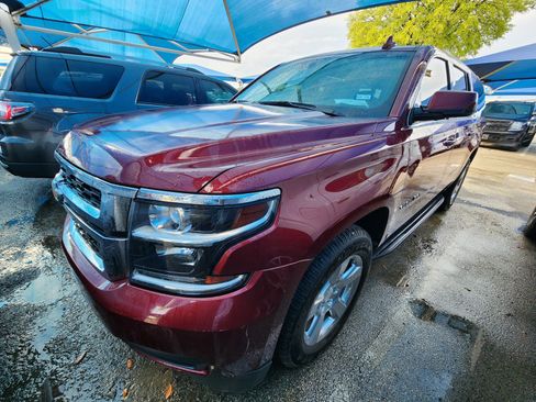 Used 2020 Chevrolet Suburban LT w/ Luxury Package AWD/4WD image 2