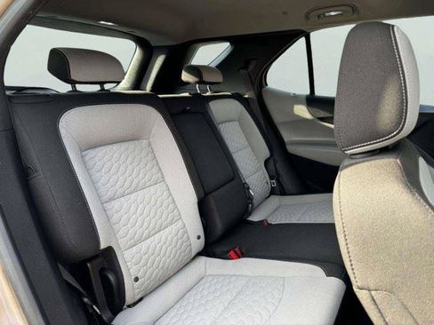 Used 2018 Chevrolet Equinox LS FWD image 46