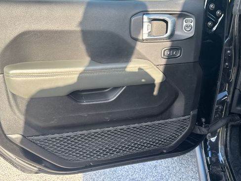 Used 2024 Jeep Gladiator Mojave AWD/4WD image 11