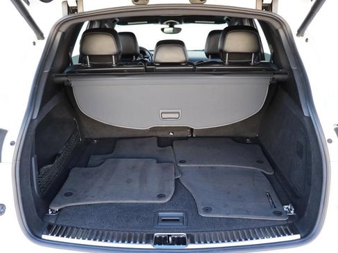 Used 2018 Porsche Cayenne Platinum Edition w/ Premium Package image 24