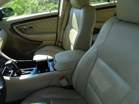 Used 2018 Ford Taurus Limited image 16