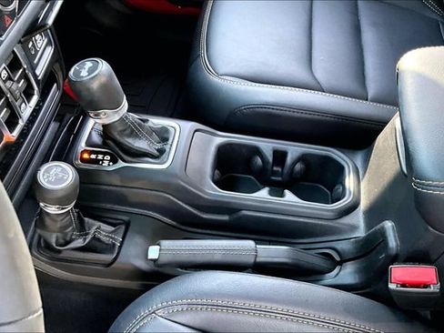 Used 2024 Jeep Wrangler Unlimited Sahara AWD/4WD image 18