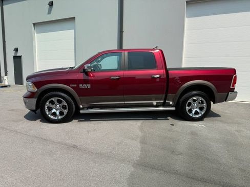 Used 2017 RAM 1500 Laramie w/ Convenience Group AWD/4WD image 4