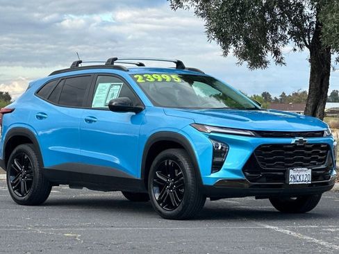 Used 2025 Chevrolet Trax ACTIV w/ Driver Confidence Package image 2