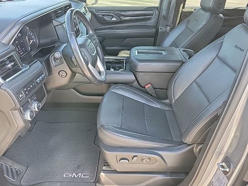 Used 2021 GMC Yukon XL Denali w/ Denali Premium Package image 10