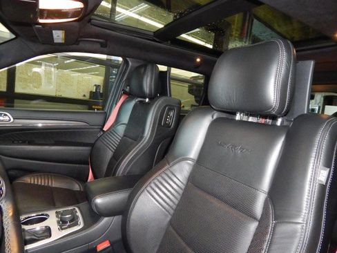 Used 2021 Jeep Grand Cherokee SRT image 17