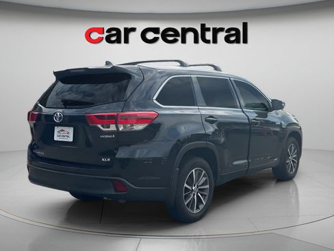 Used 2018 Toyota Highlander XLE AWD/4WD image 5