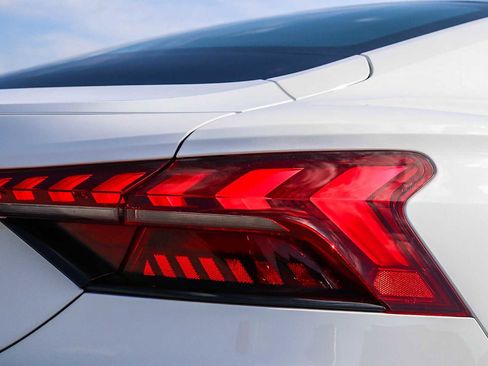 Used 2022 Audi e-tron GT Premium Plus image 10