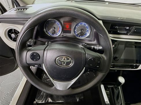 Used 2019 Toyota Corolla LE image 18