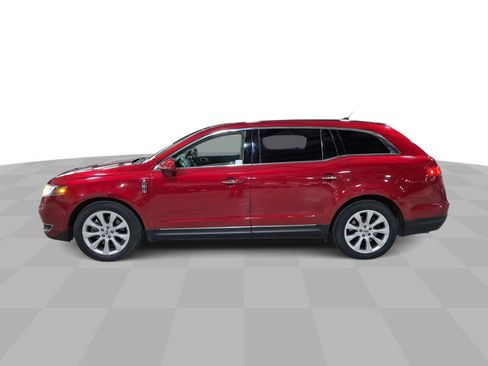 Used 2018 Lincoln MKT AWD image 6
