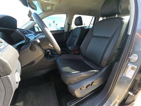 Used 2023 Volkswagen Tiguan SE image 13