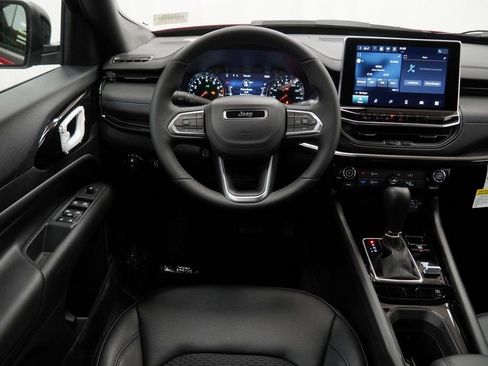 New 2026 Jeep Compass Latitude image 18