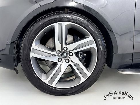Used 2023 Land Rover Discovery Metropolitan Edition AWD/4WD image 40