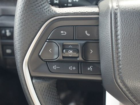 Used 2025 Toyota Tacoma Limited AWD/4WD image 10