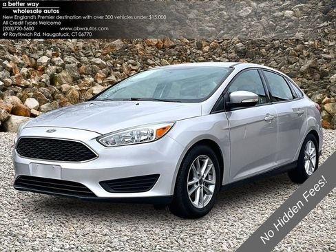 Used 2016 Ford Focus SE FWD image 1
