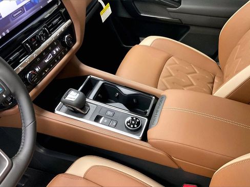 New 2026 Nissan Pathfinder Platinum image 8