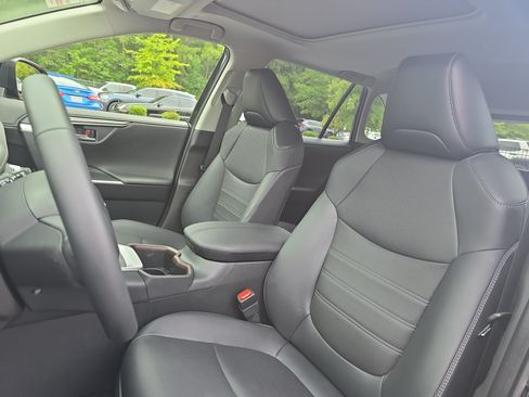 Used 2024 Toyota RAV4 Limited w/ Advanced Technology Package AWD/4WD image 16