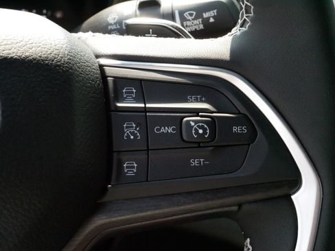 Used 2024 Jeep Grand Cherokee L Limited AWD/4WD image 25