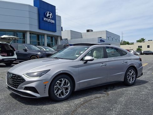 Certified 2023 Hyundai Sonata SEL w/ Convenience Package FWD image 3