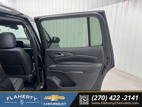 Used 2025 Chevrolet Traverse LT w/ Sun and Wheel Package FWD image 12