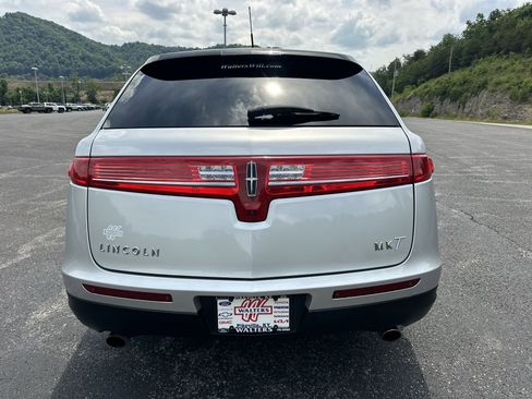 Used 2019 Lincoln MKT AWD image 3