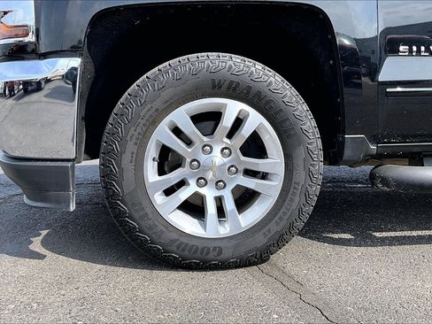 Used 2018 Chevrolet Silverado 1500 LT w/ All Star Edition image 8