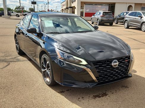 Used 2024 Nissan Altima 2.5 SR image 6