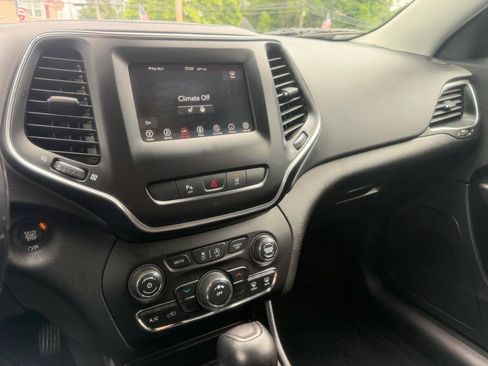 Used 2021 Jeep Cherokee Latitude Plus AWD/4WD image 13