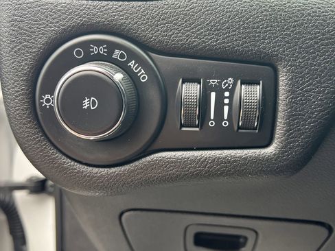 Used 2021 Jeep Cherokee Trailhawk image 20