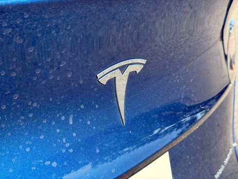Used 2023 Tesla Model Y Long Range image 11