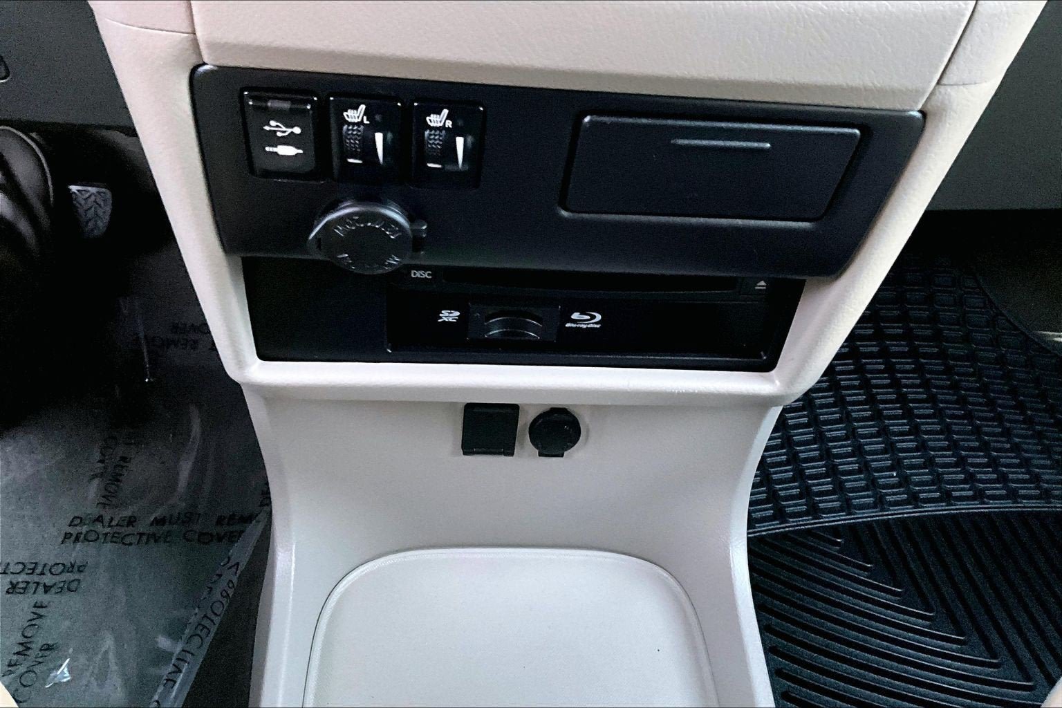 Used 2016 Toyota Sienna XLE Premium FWD image 32