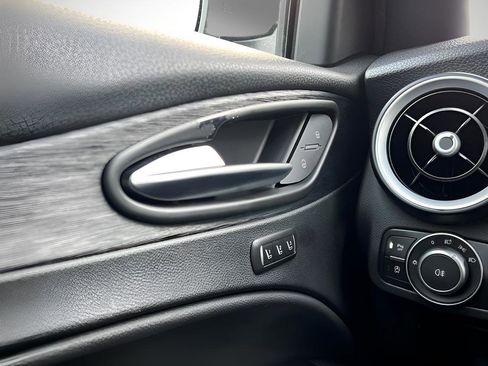 Used 2023 Alfa Romeo Stelvio Sprint image 44