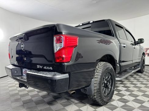 Used 2017 Nissan Titan SV AWD/4WD image 25