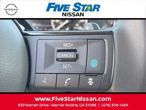 Used 2024 Nissan Pathfinder SL FWD image 26