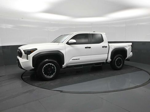 Used 2024 Toyota Tacoma TRD Off-Road w/ TRD Off Road Upgrade Package AWD/4WD image 4