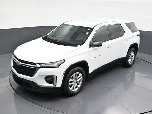 Used 2023 Chevrolet Traverse LS image 16