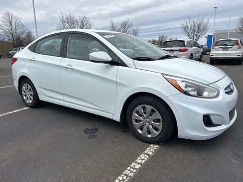 Used 2016 Hyundai Accent SE w/ Option Group 02 image 3