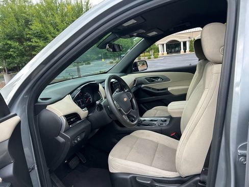 Used 2023 Chevrolet Traverse LS FWD image 36
